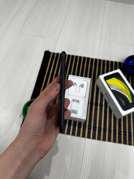 Продам айфон се iphone se