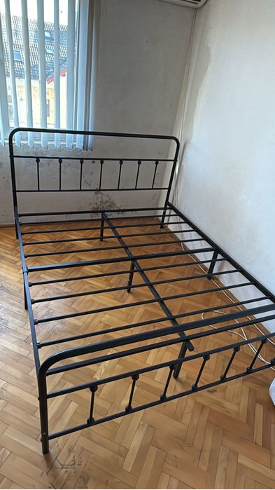 Pat matrimonial, metalic.