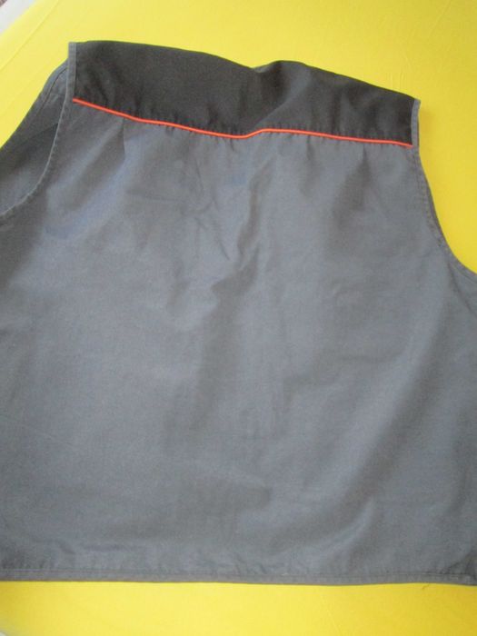 vesta gri inchis  barbati L