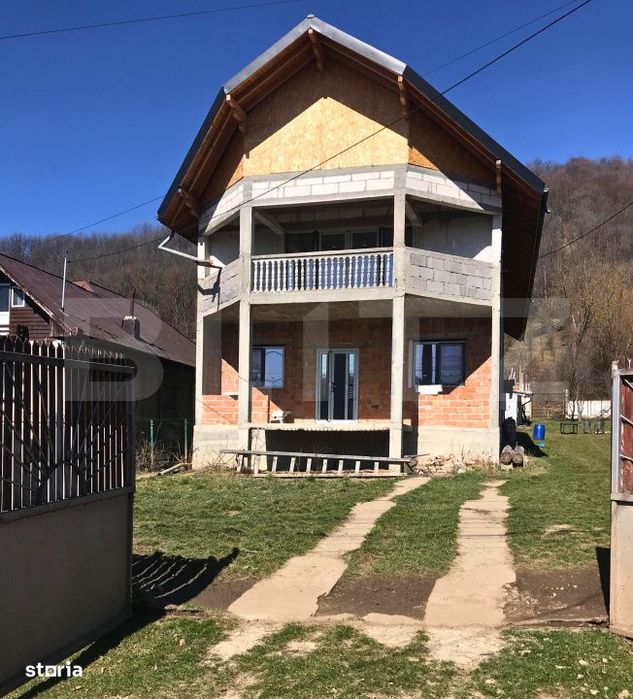 Casa (la rosu), Livada si Padure, Teren Generos si Plata Flexibila –