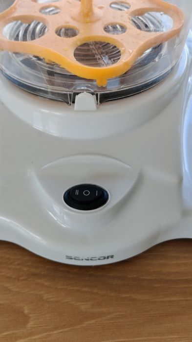 Aparat pentru preparate hot dog