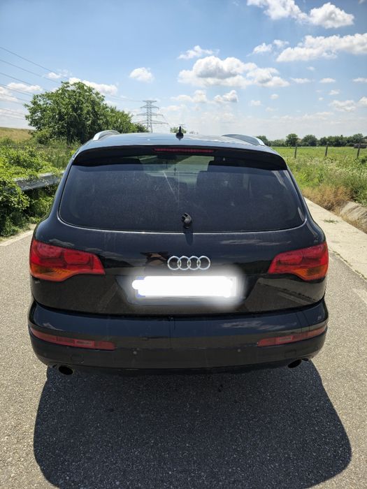 Vând Audi Q7  3.0