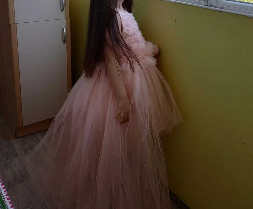 официална рокля обличана един път за снимки