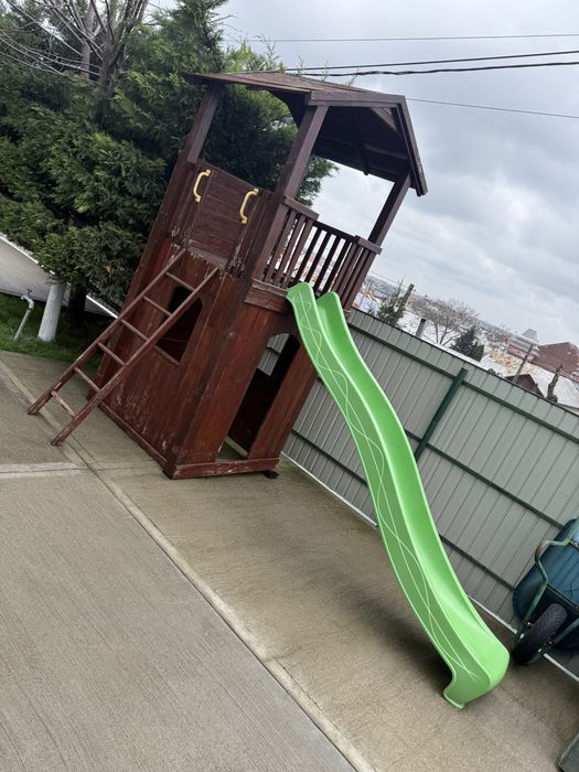 Turn de joaca copii din lemn cu tobogan topogan