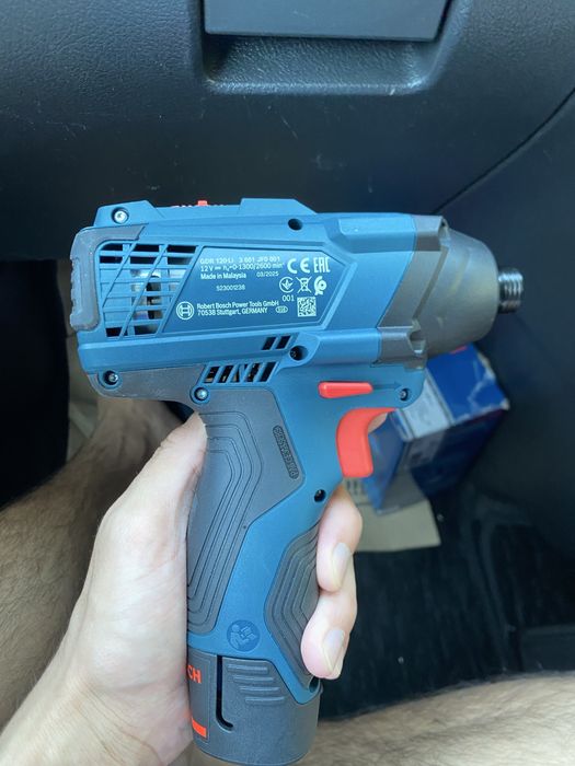 Винтоверт Bosch 120 li новый