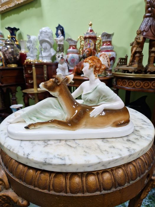 Стара уникална антикварна порцеланова фигура композиция