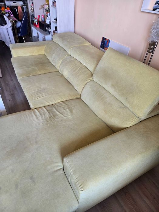 Диван разтегателен ъглов в цвят жълт