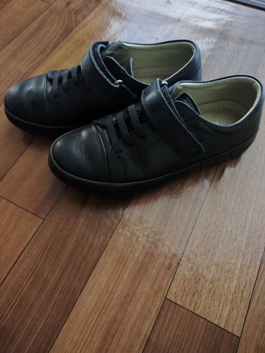 Продам туфли на мальчика