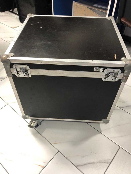 Se vând 6 Moving Head ++  și schela  GRATIS