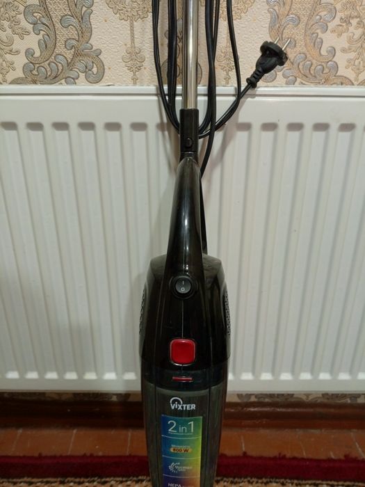 Пылесос вертикальный электрический.