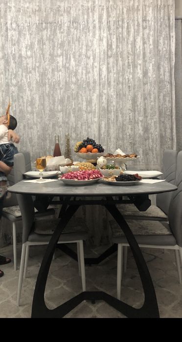 Кухонный стол серого цвета