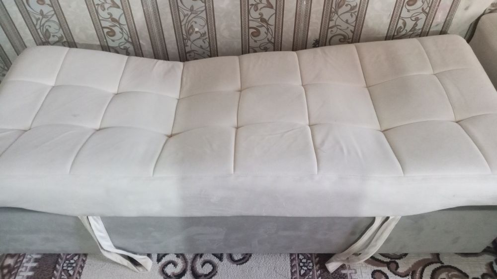 Продам угловой диван. Есть дефект.