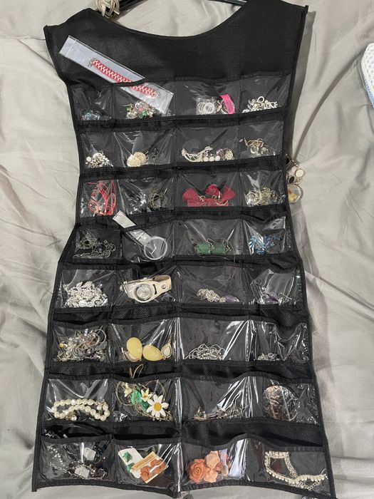 Organizator de bijuterii tip umeraș