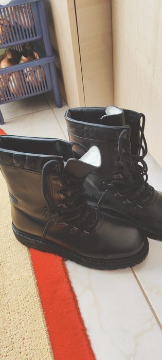 Bocanci din piele naturala cusuti