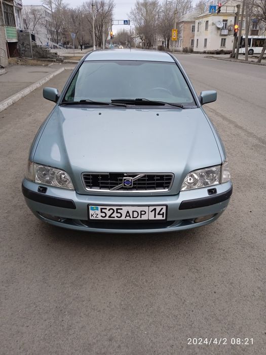 Продам срочно Вольва в40 универсал объем 2. 2002год