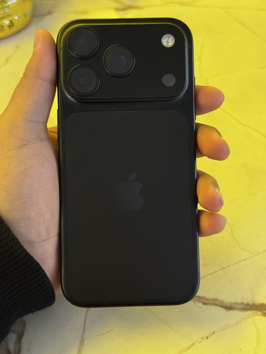iPhone 18 pro black