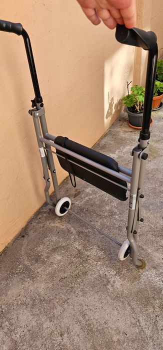 Cadru batrani cu scaun putin folosit