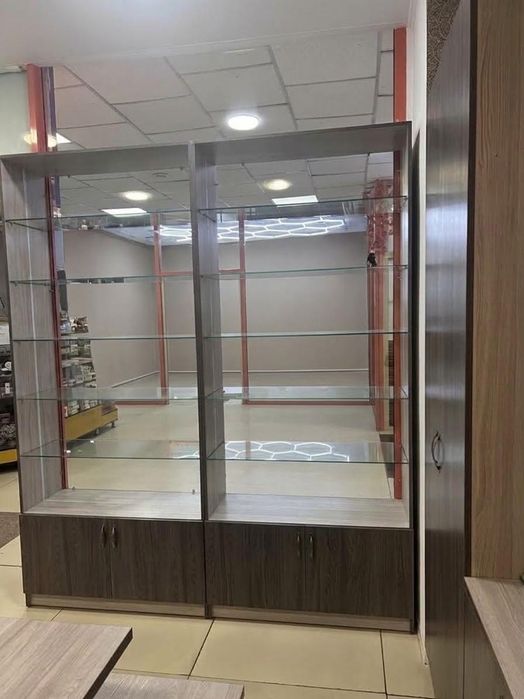 Продам стеклянную ветрину