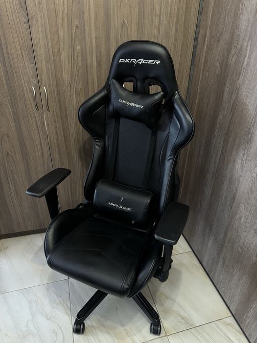 DXRacer геймърски стол – черен, регулируем, запазен