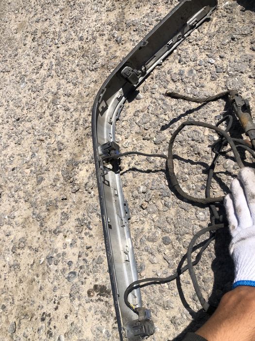 W210 мерседес молдинги на передний бампер