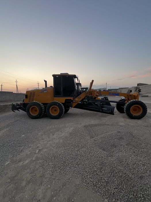 XCMG GR180 автогрейдер