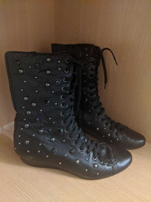 Продам 2 пары фирменных кожаных сапог