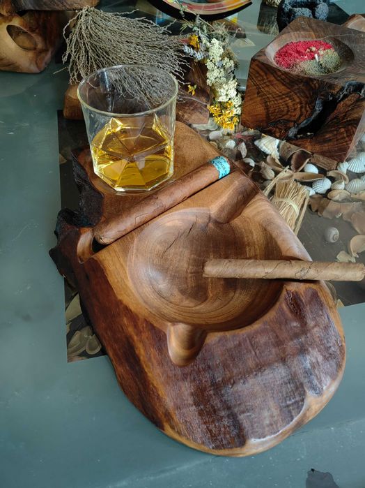 Пепелник за пури с място за чаша