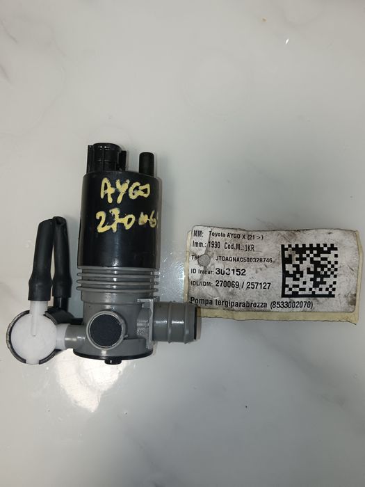 Pompă vas stropitor parbriz Toyota cod: 8533002070