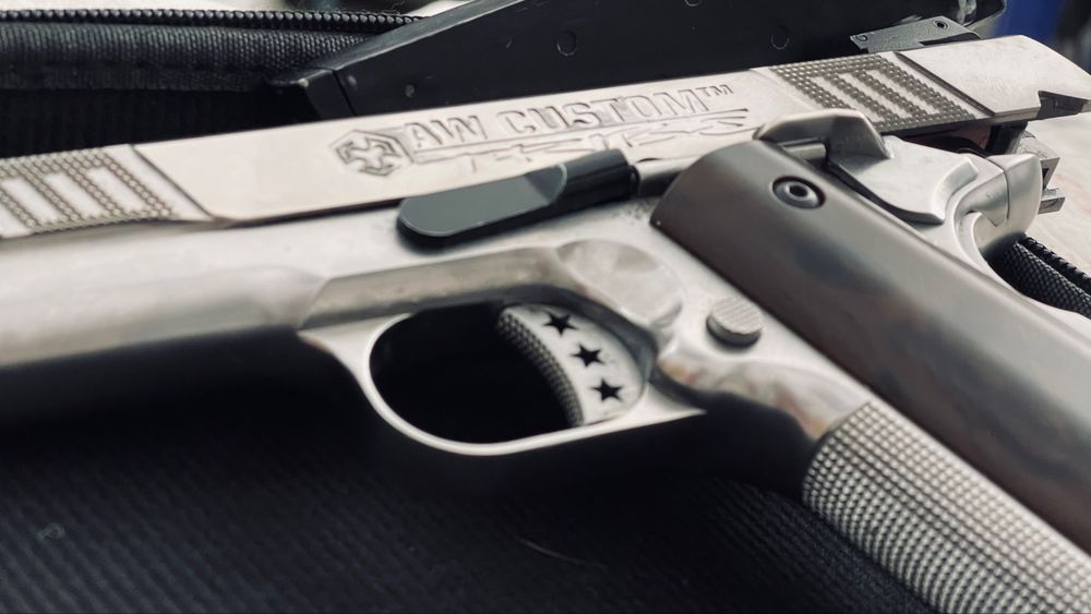 Colt 1911 aw custom air soft 1/1cu cel real