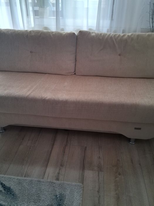 Canapea crem 2 persoane impecabila