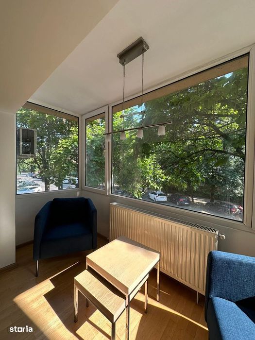 Apartament cu 3 camere, balcon și parchet din lemn