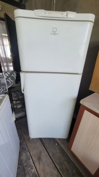 Холодильник Indesit