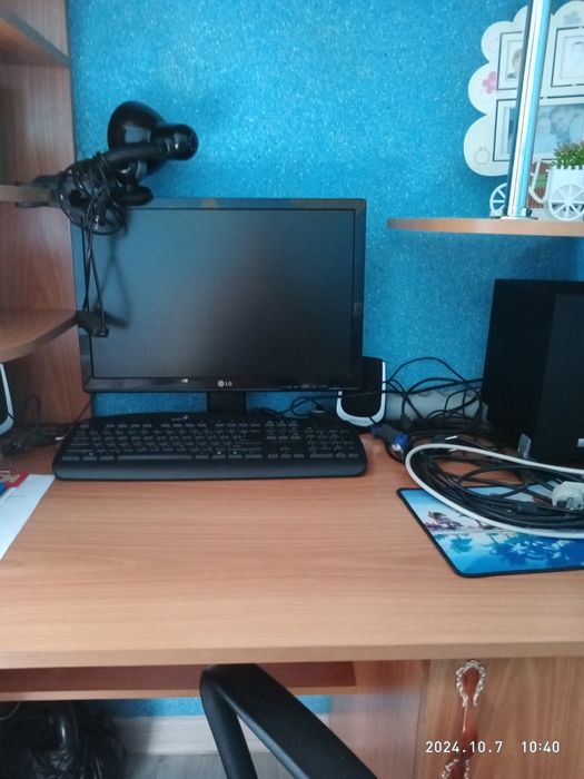 продам компютерный стол с компютерам