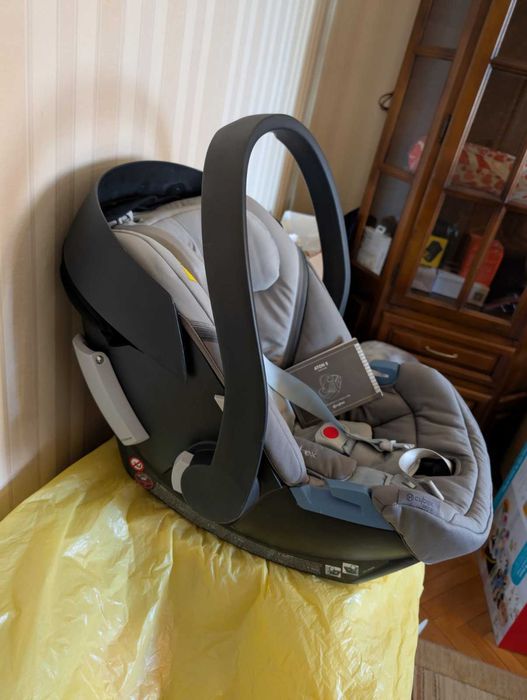 Столче/кошница за кола Cybex с Isofix база, дъждобран и комарник