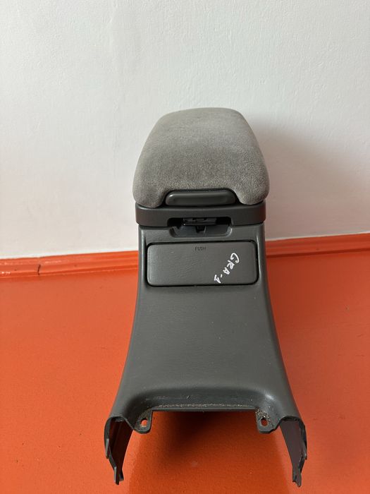 Подлокотник Тойота Грация