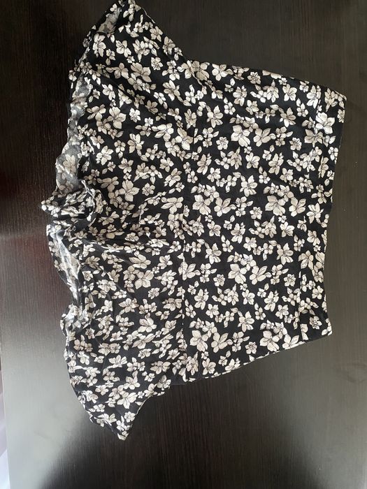 fusta scurta cu pantaloni pe sub