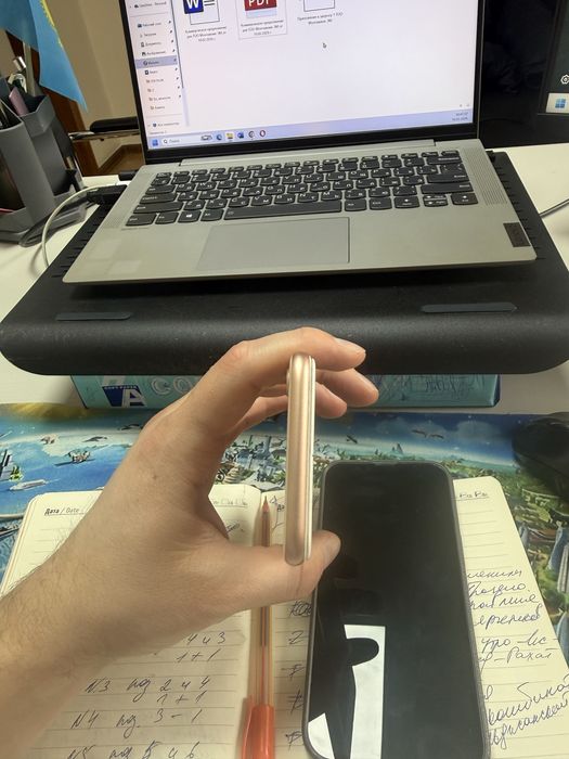 Продам iphone 8, 64 gb