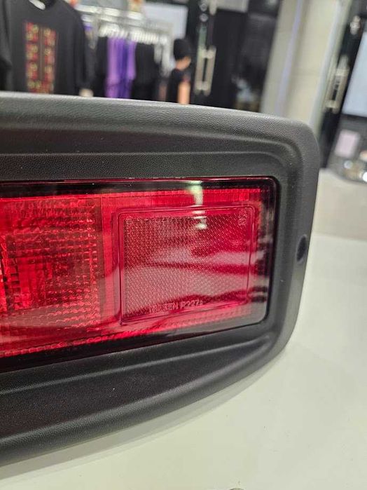 Задна дясна лампа за мъгла Mitsubishi Pajero Sport халоген с фасунга и крушка