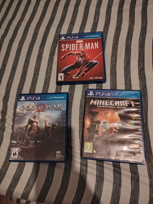 PS4 pro consola și 3jocuri