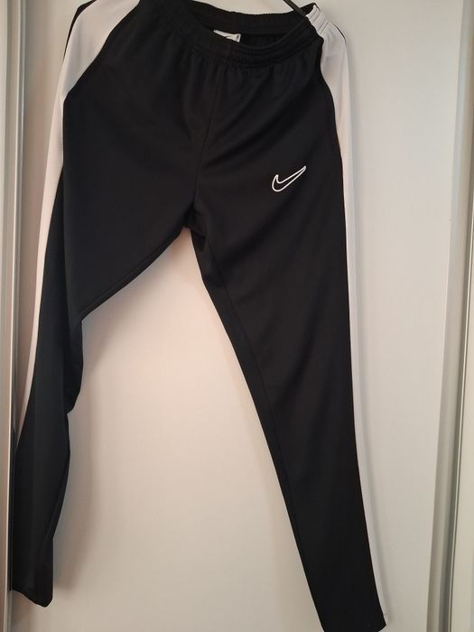 Pantaloni Nike Dri-FIT Academy pentru femei - XS
Last chance