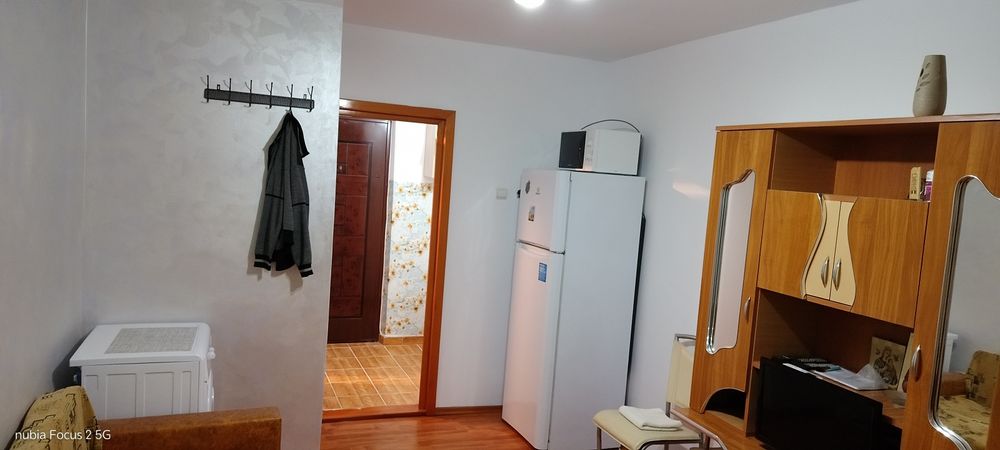 Închiriez garsonieră