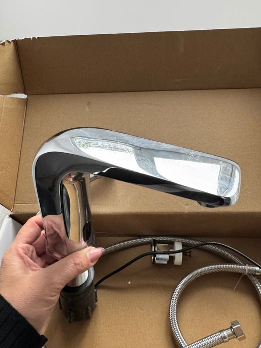 Vând robinet cu senzor de la Mobexpert