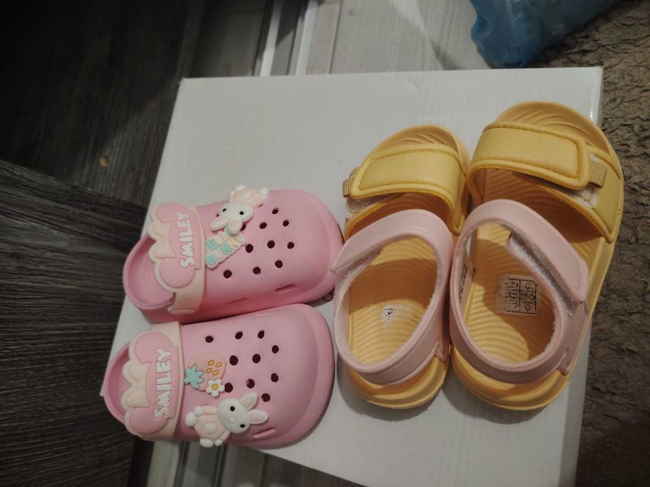 Papuci Roz Mărime 22-23