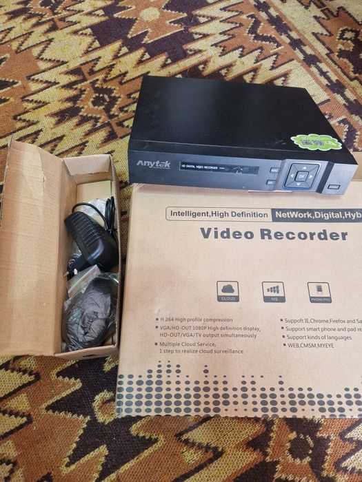 Видеорегистратор на 4 камеры AHD