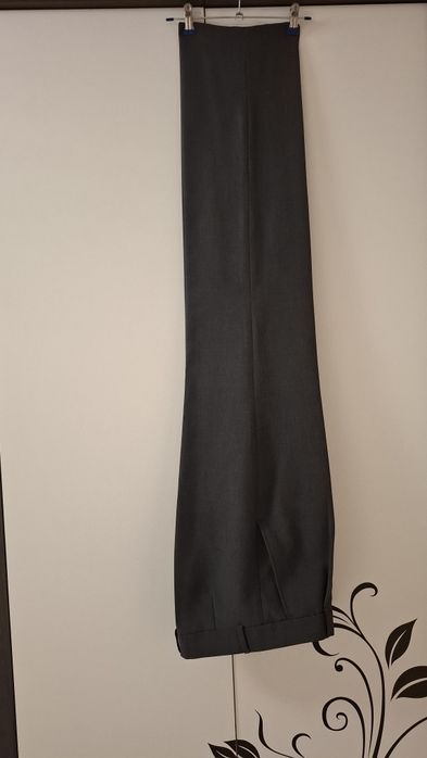 Продаются мужские костюмы