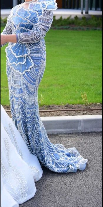 Роклята е чисто нова бес забелешки