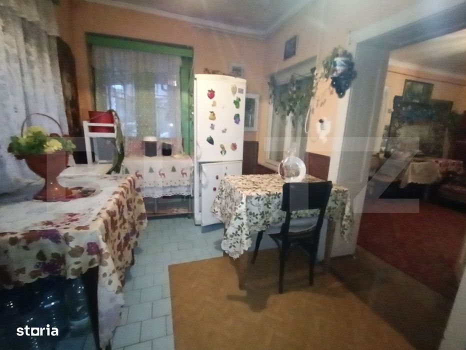 Casa cu 4 camere, baie, bucatarie, anexe, pivnita, teren 1000 mp