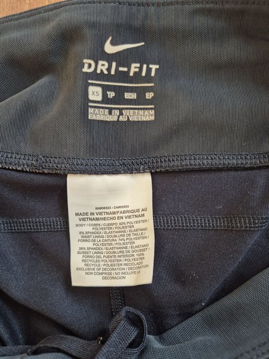 Nike клинове и бюстие