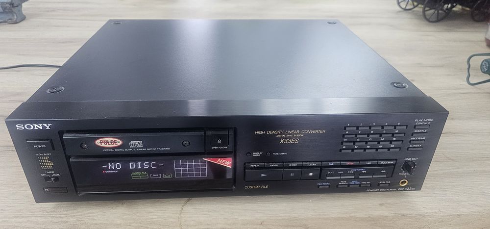 Vând CD Player Sony X33ES