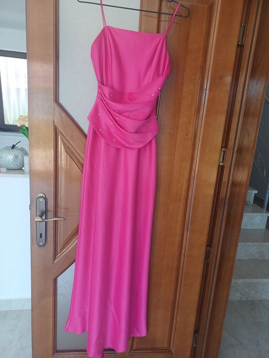 Rochie de ocazie roz purtată o singura dată
